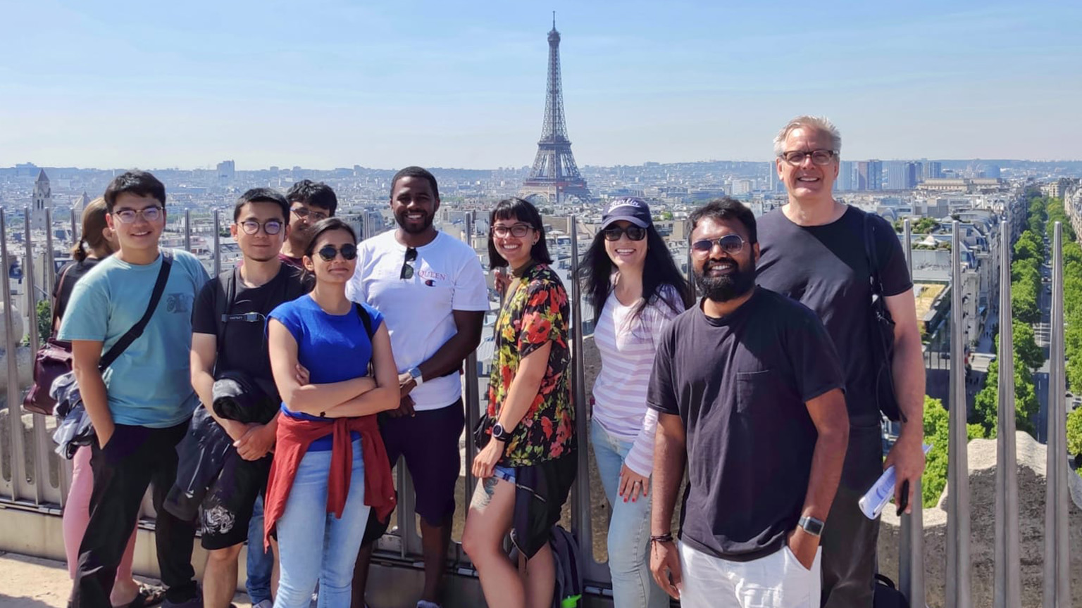 Group photo of students on the Modern Architecture in the Modern City program in Paris, Summer 2019