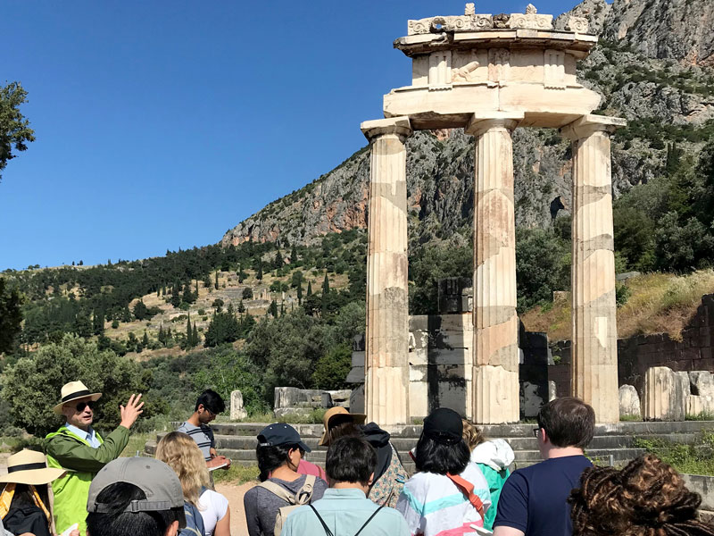 ruins of a doric temple in Delphi