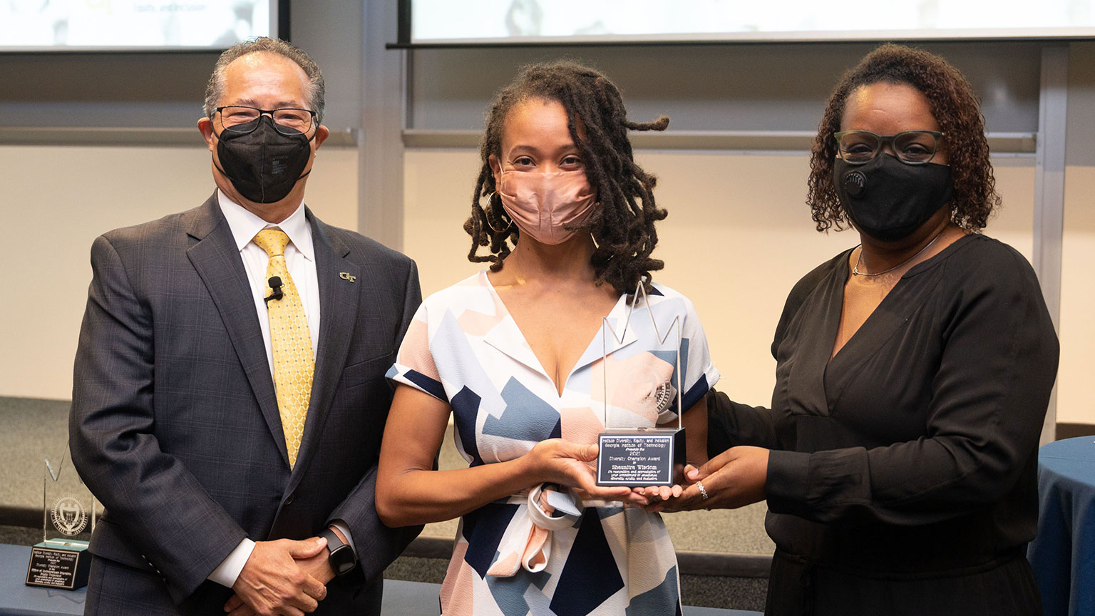 Shaunitra Wisdom poses holds her award alongside Archie Ervin and Keona Lewis.