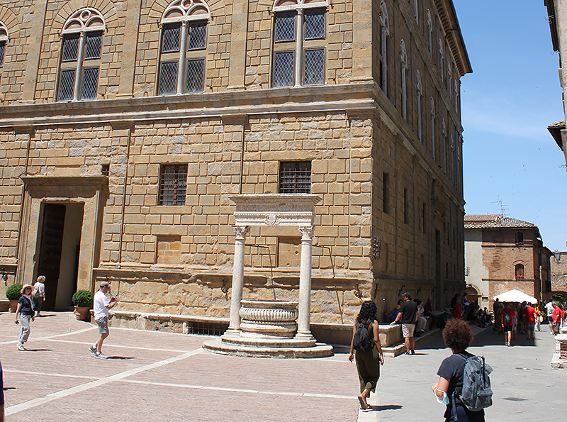 Palazzo Picolomini